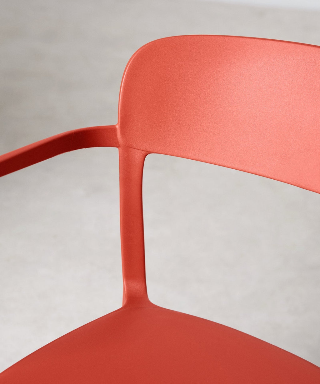 Chaise en polypropylène avec accoudoirs Saria