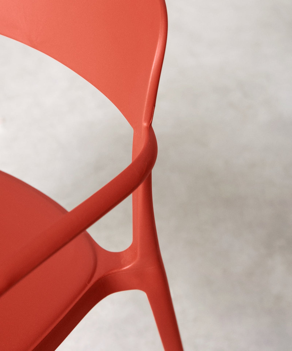 Chaise en polypropylène avec accoudoirs Saria