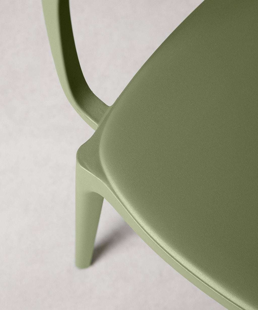 Chaise en polypropylène avec accoudoirs Saria