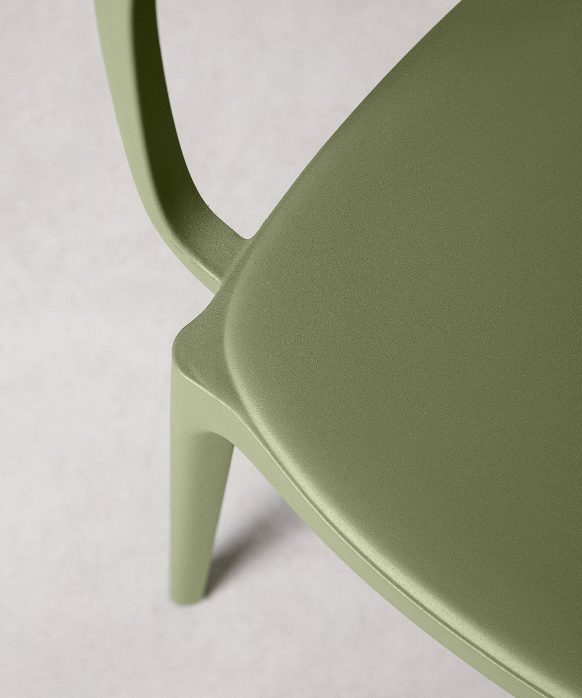 Chaise en polypropylène avec accoudoirs Saria