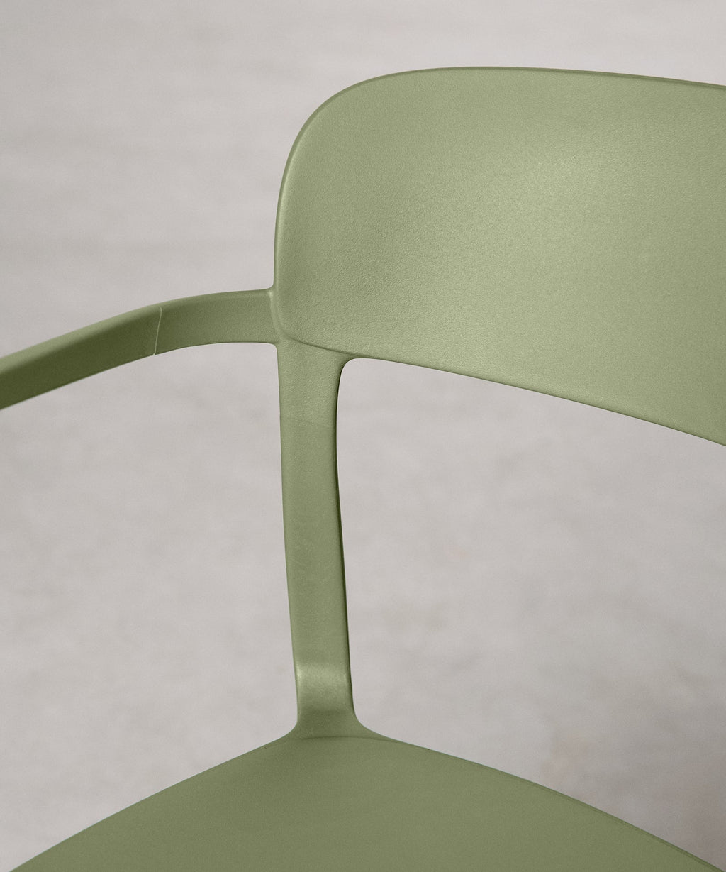 Chaise en polypropylène avec accoudoirs Saria