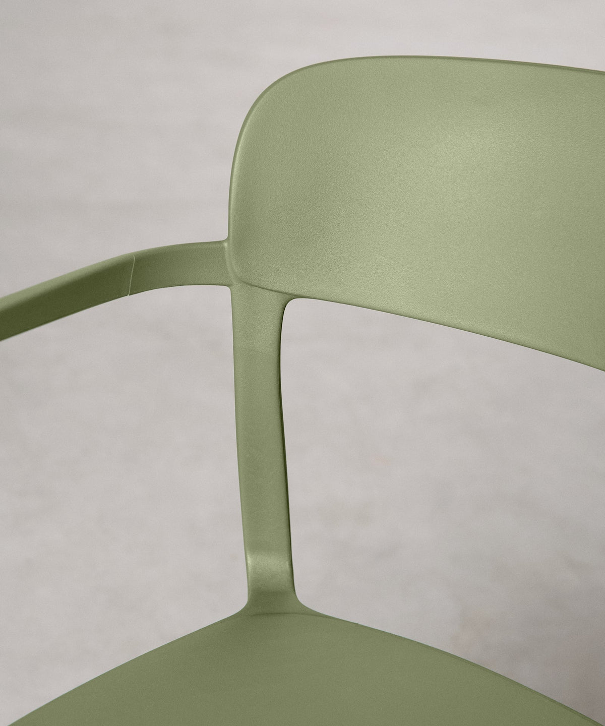 Chaise en polypropylène avec accoudoirs Saria