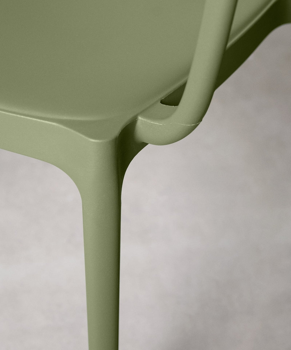 Chaise en polypropylène avec accoudoirs Saria