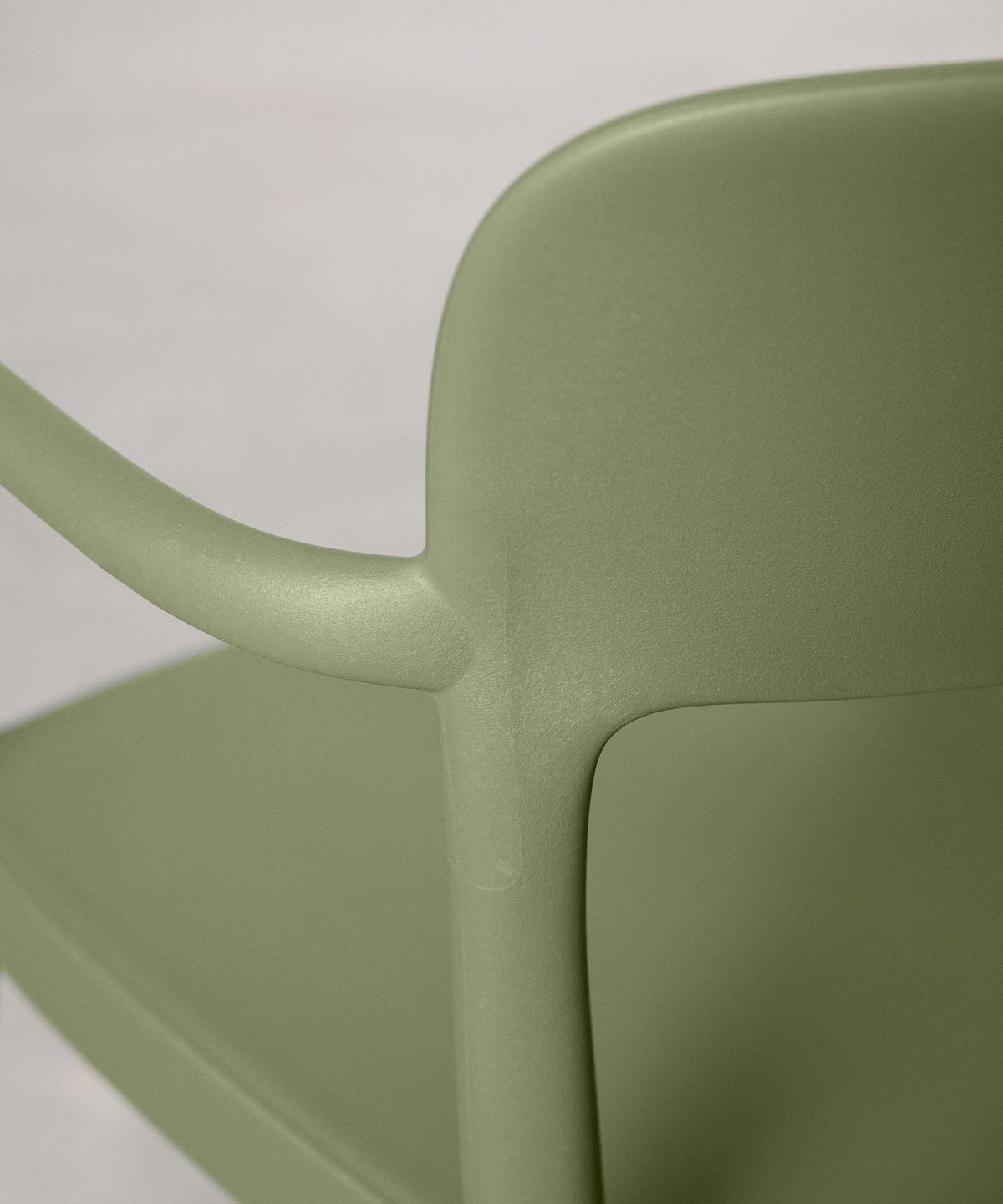 Chaise en polypropylène avec accoudoirs Saria