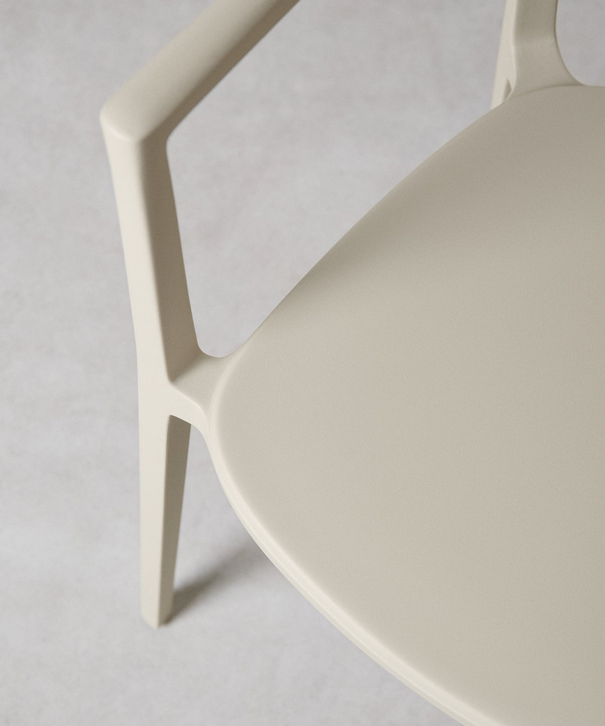 Chaise en polypropylène avec accoudoirs Naomi