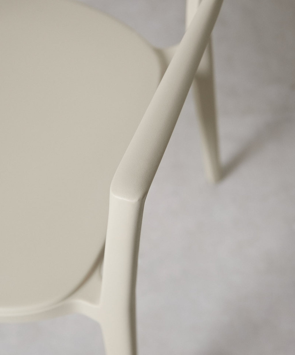 Chaise en polypropylène avec accoudoirs Naomi