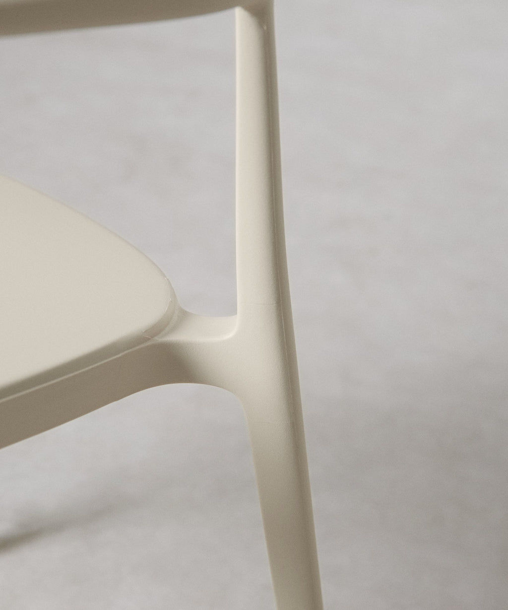 Chaise en polypropylène avec accoudoirs Naomi