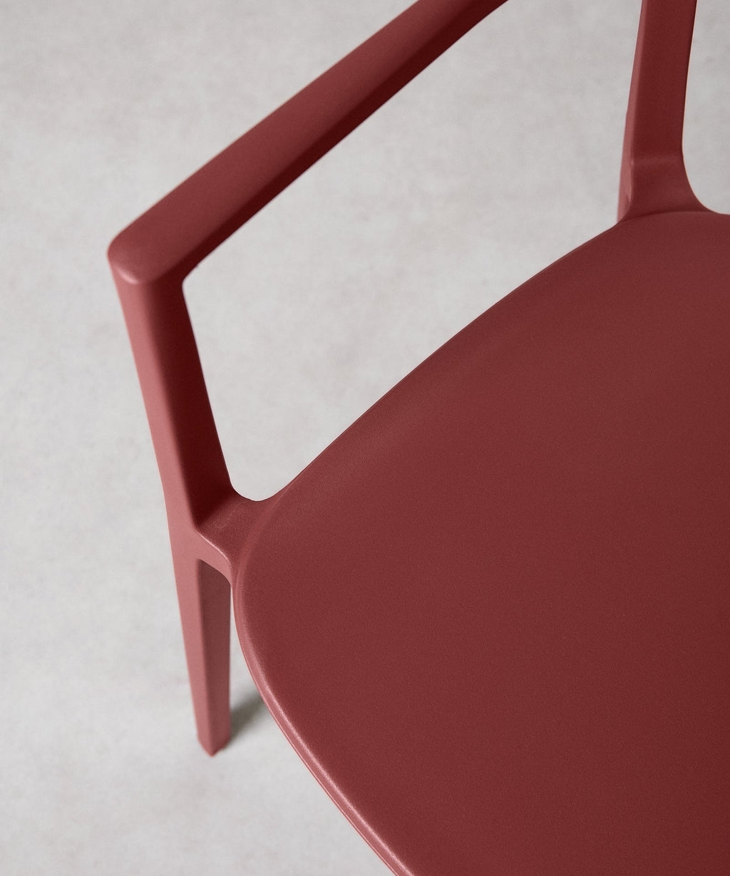 Chaise en polypropylène avec accoudoirs Naomi