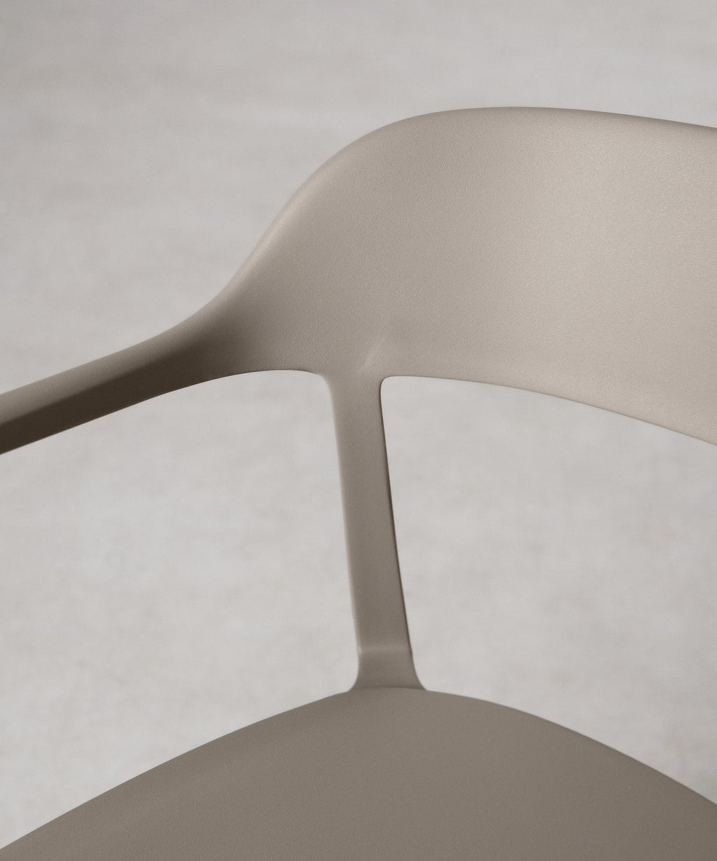 Chaise en polypropylène avec accoudoirs Naomi