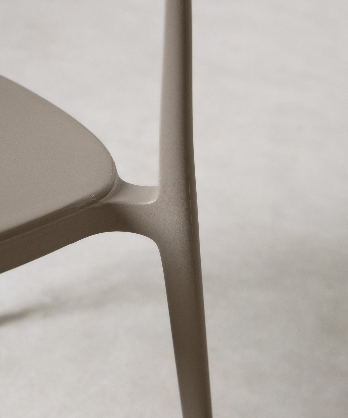 Chaise en polypropylène avec accoudoirs Naomi