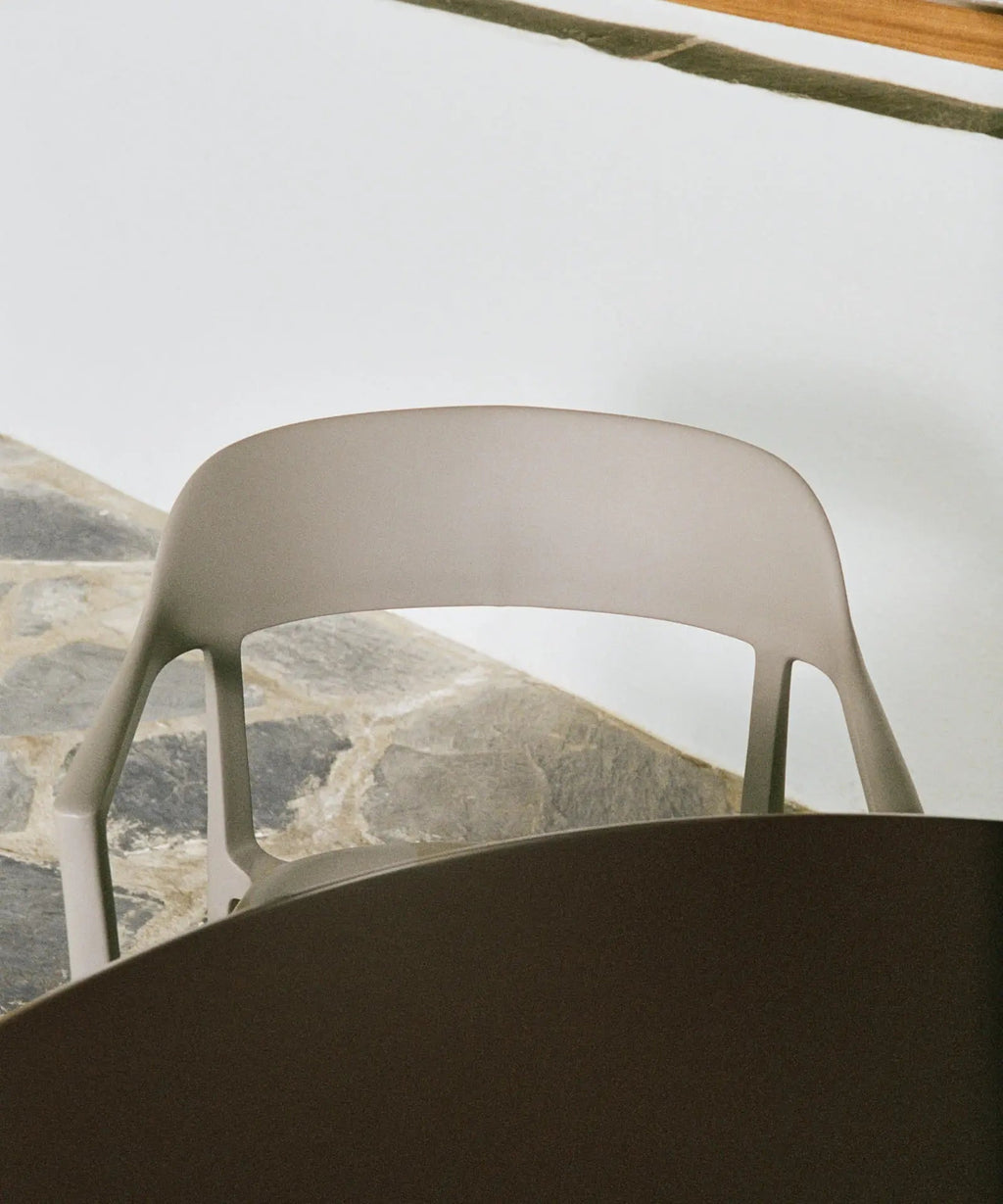 Chaise en polypropylène avec accoudoirs Naomi