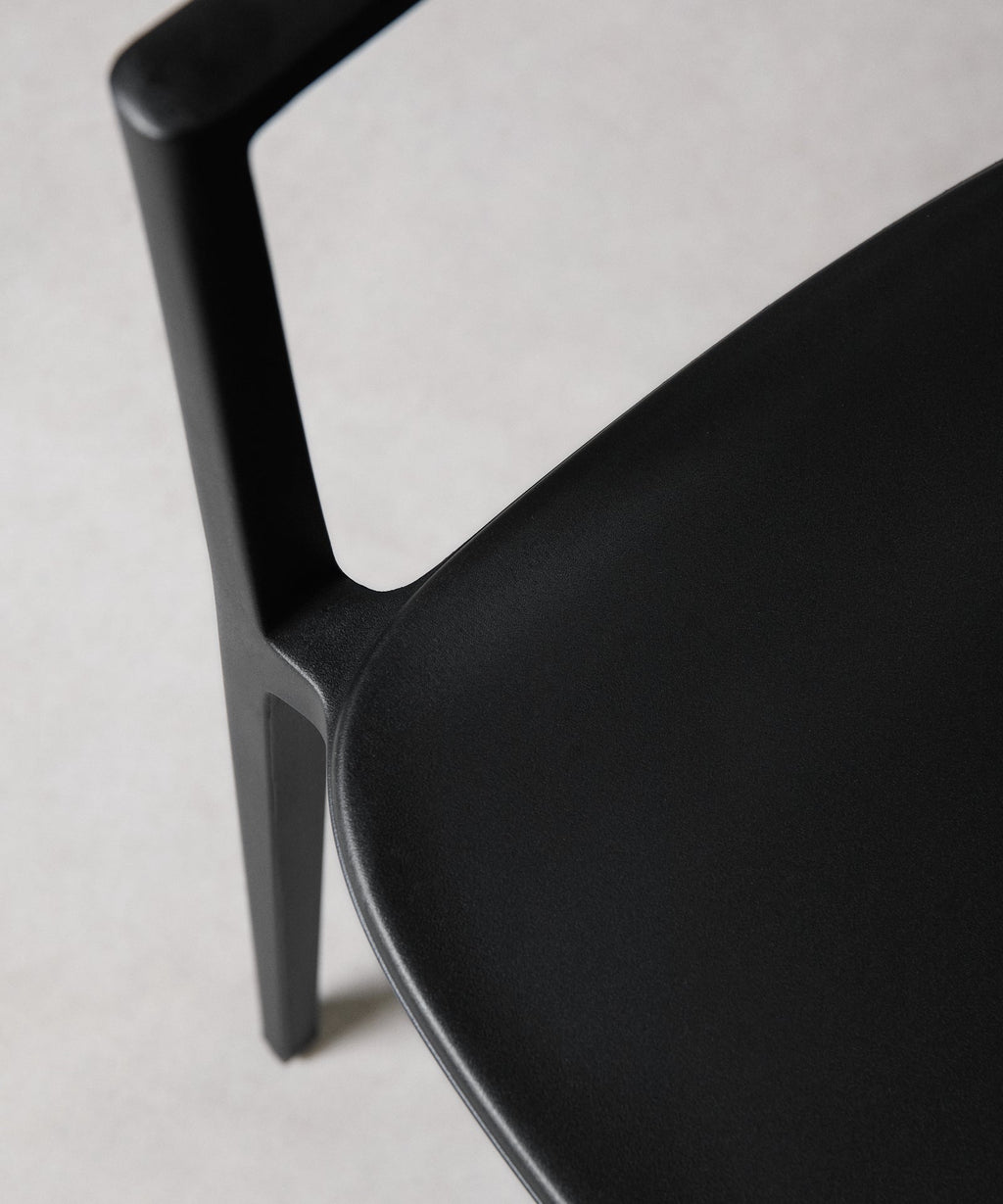 Chaise en polypropylène avec accoudoirs Naomi