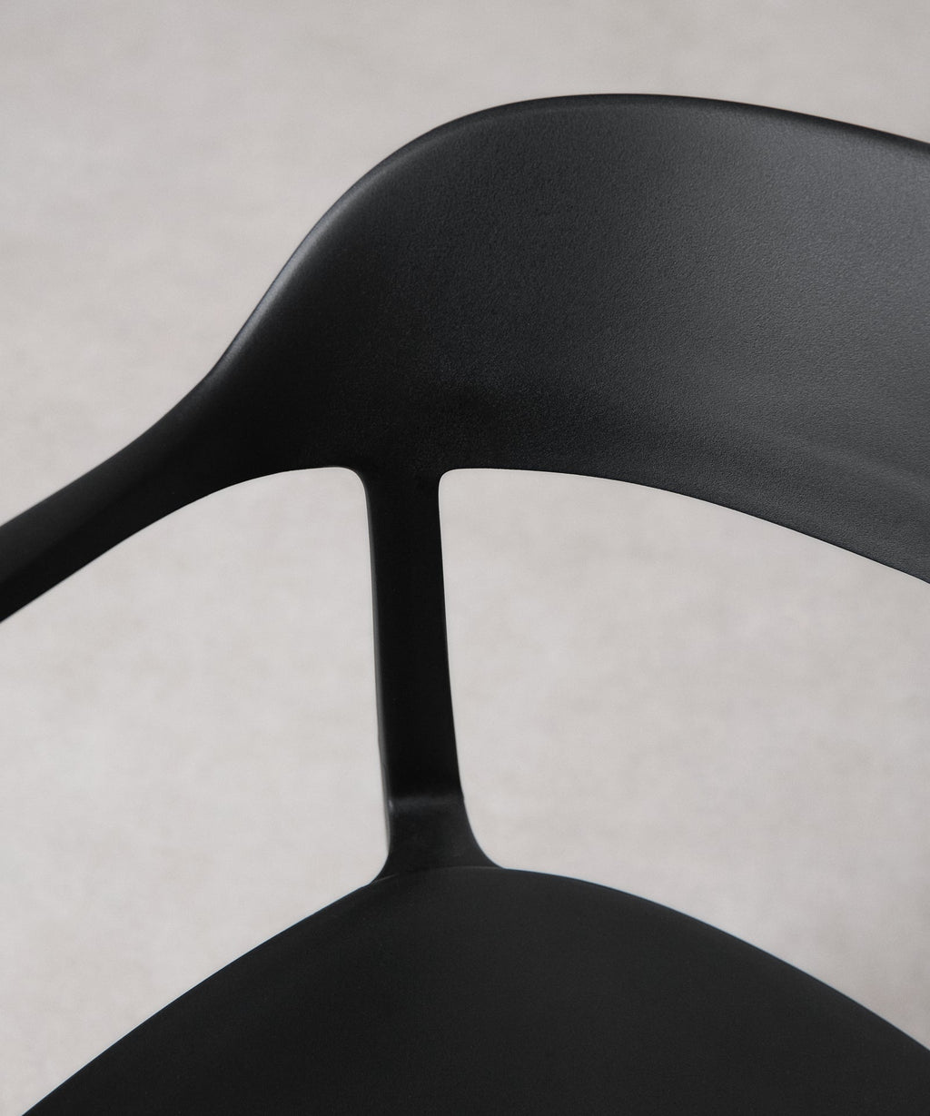 Chaise en polypropylène avec accoudoirs Naomi
