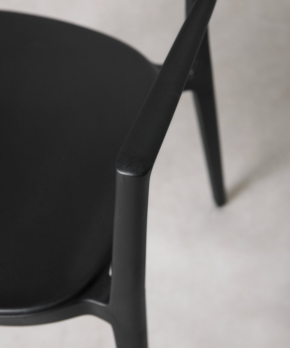 Chaise en polypropylène avec accoudoirs Naomi