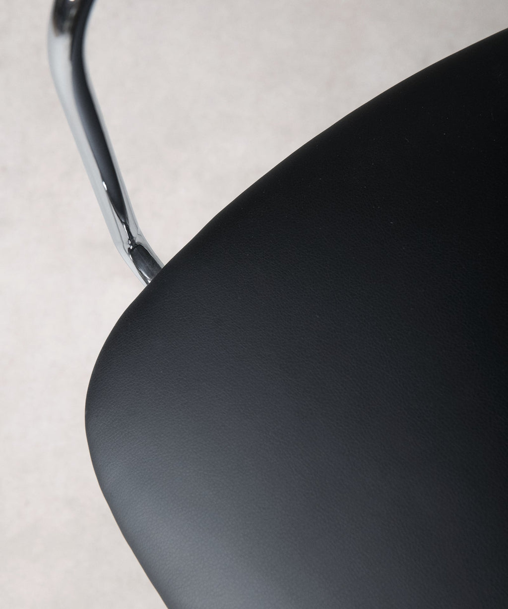 Chaise de salle à manger en similicuir et métal avec accoudoirs Moritz