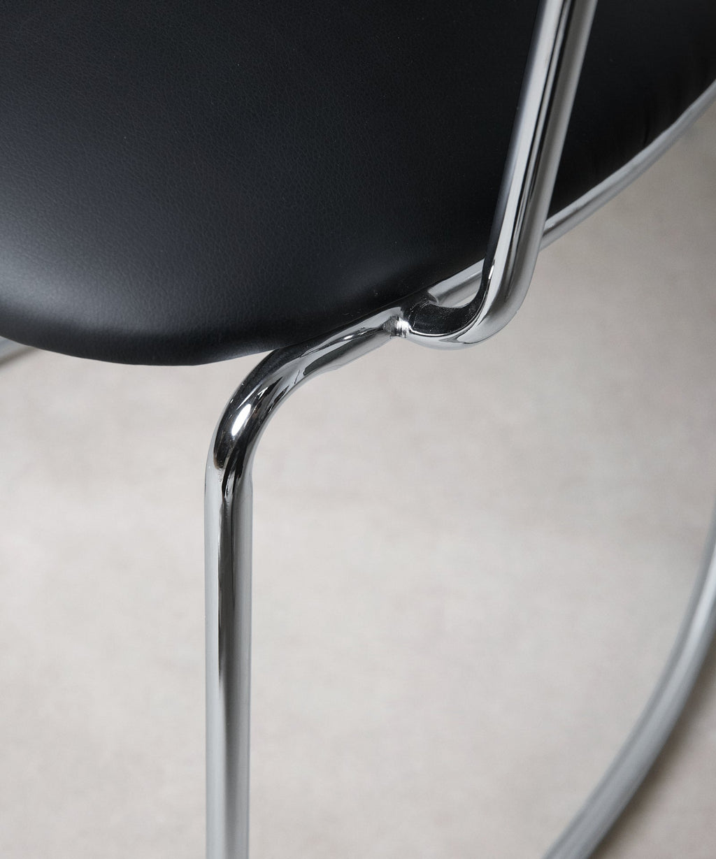 Chaise de salle à manger en similicuir et métal avec accoudoirs Moritz