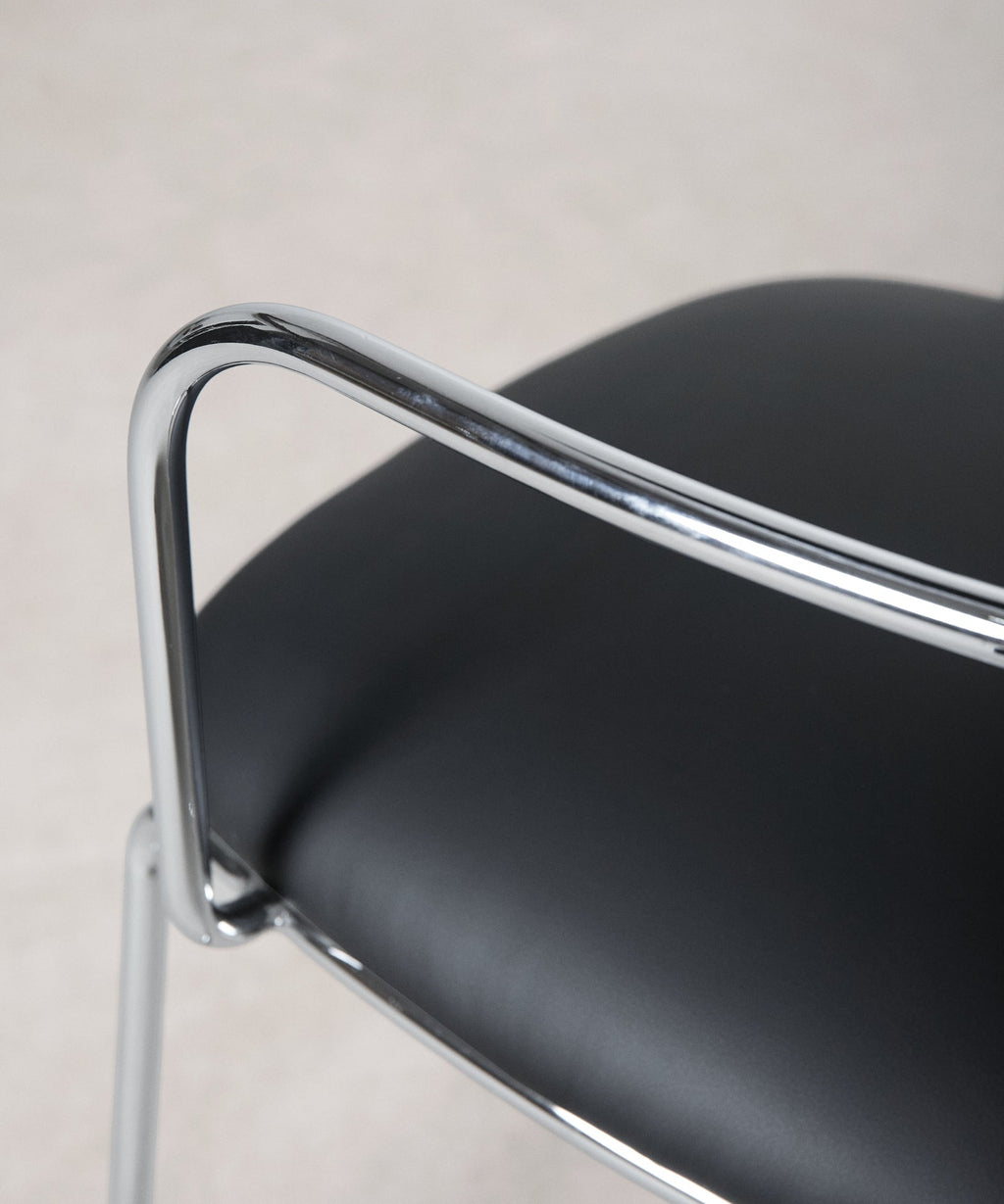 Chaise de salle à manger en similicuir et métal avec accoudoirs Moritz