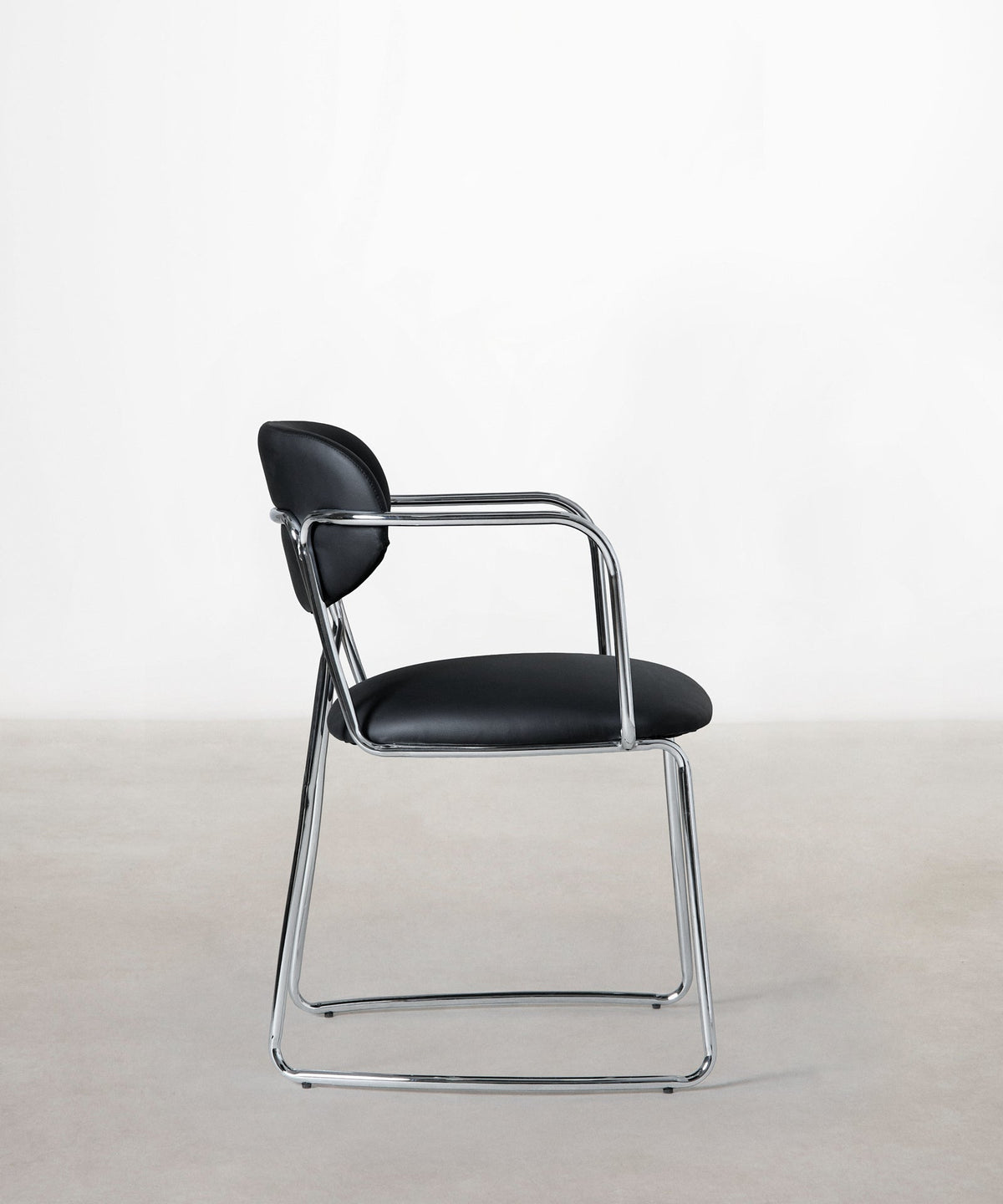 Chaise de salle à manger en similicuir et métal avec accoudoirs Moritz