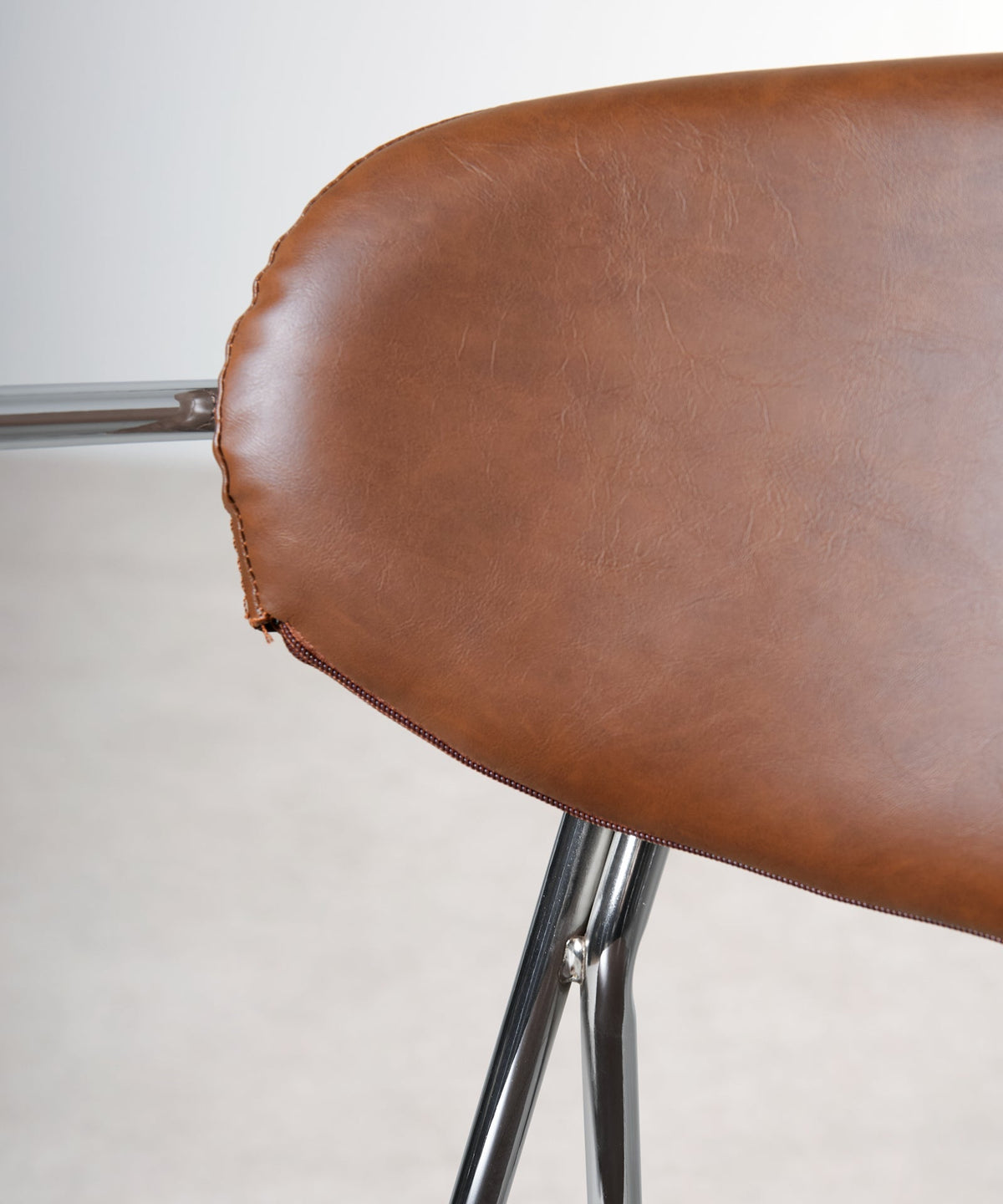 Chaise de salle à manger en similicuir et métal avec accoudoirs Moritz