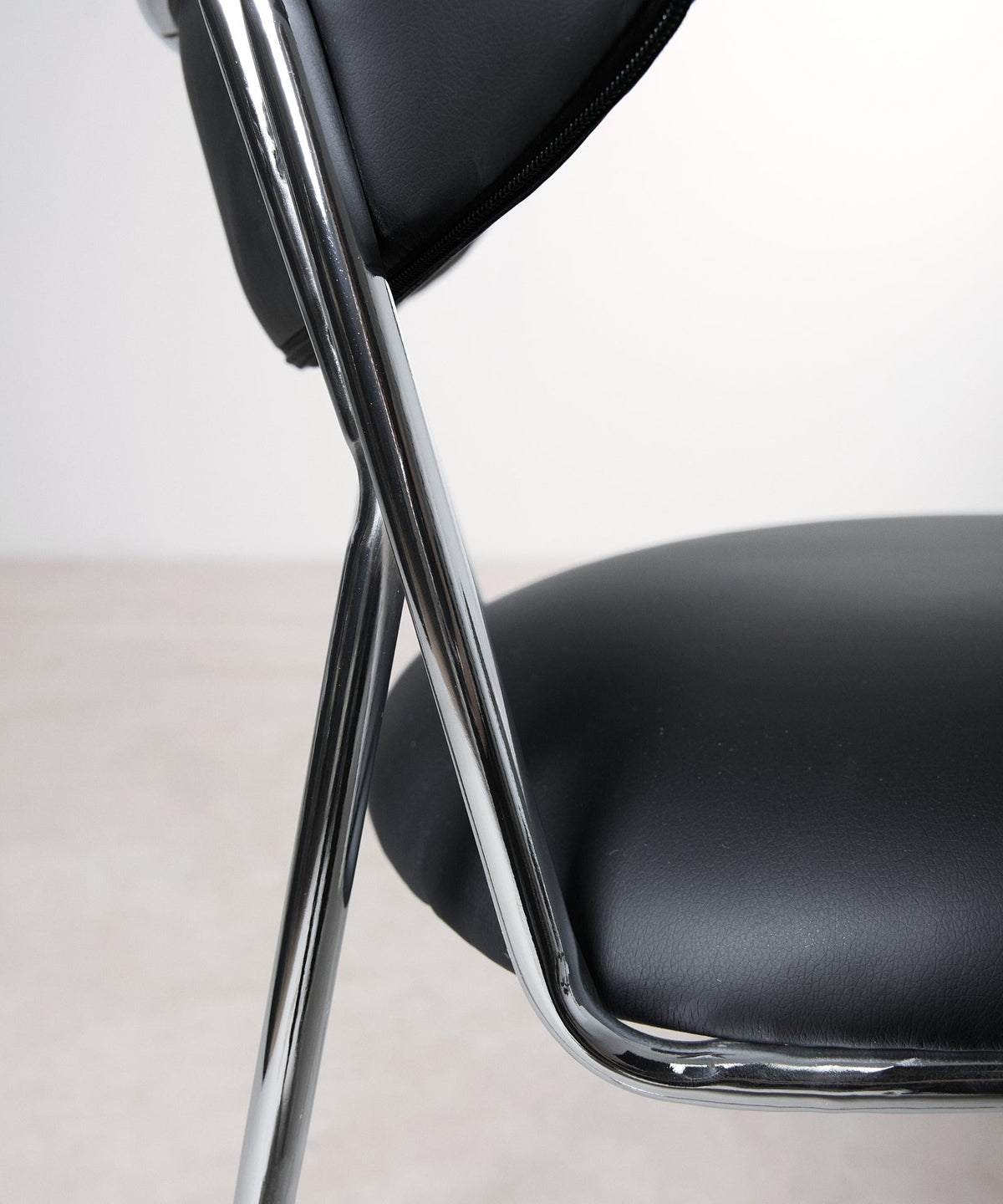 Chaise de salle à manger en similicuir et métal Moritz