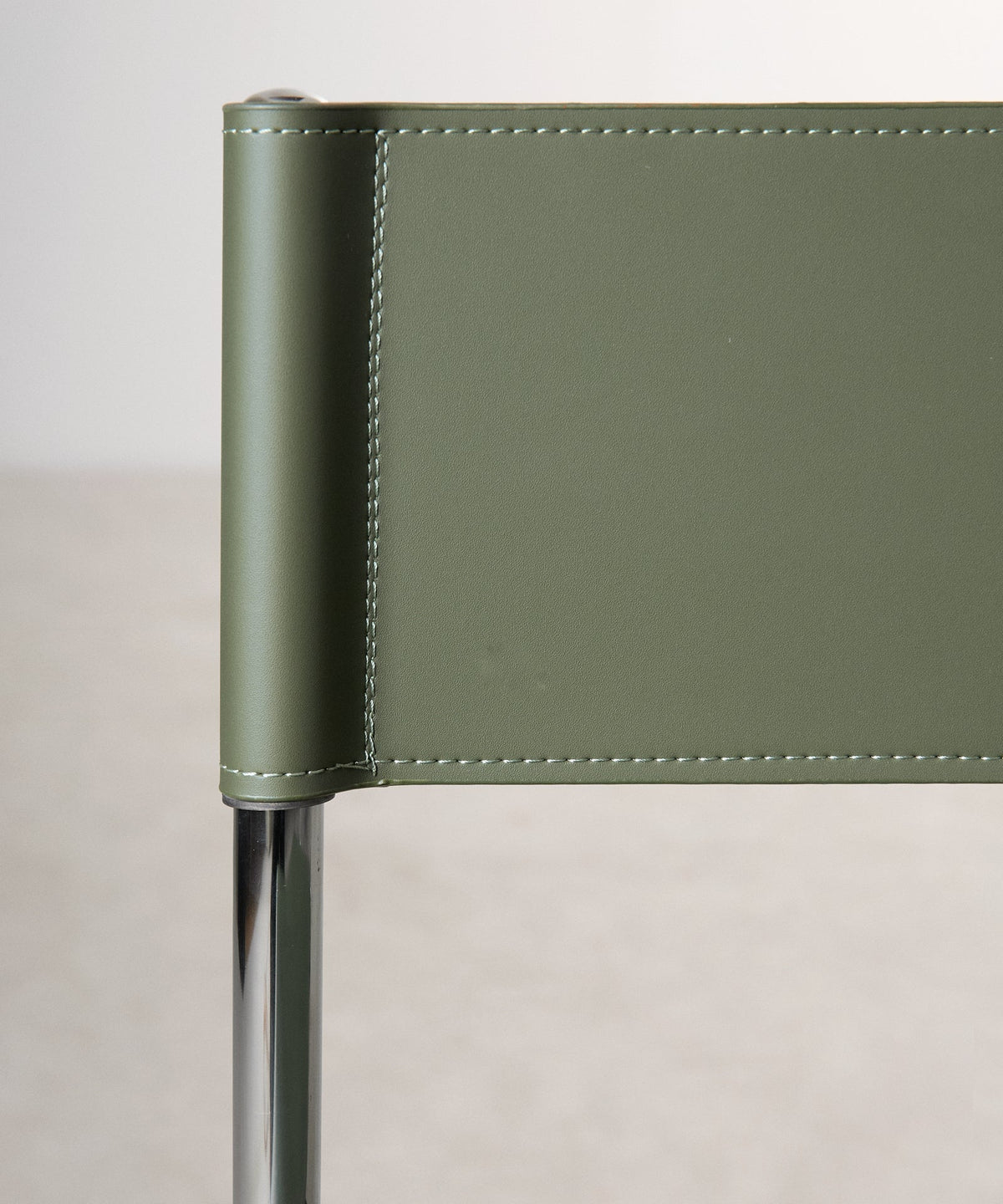 Chaise en polyuréthane et métal Lottie