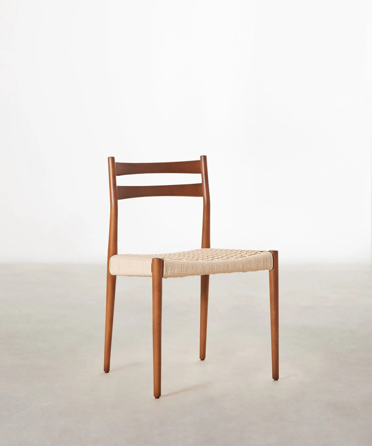 Chaise de salle à manger en bois et corde tressée Nona