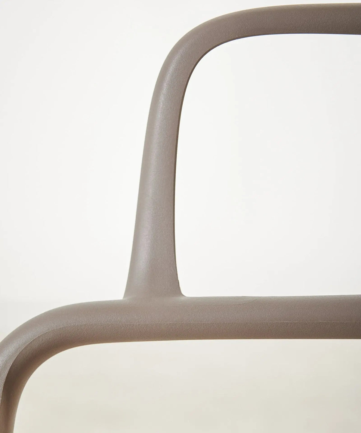 Chaise empilable en polypropylène avec accoudoirs Mila
