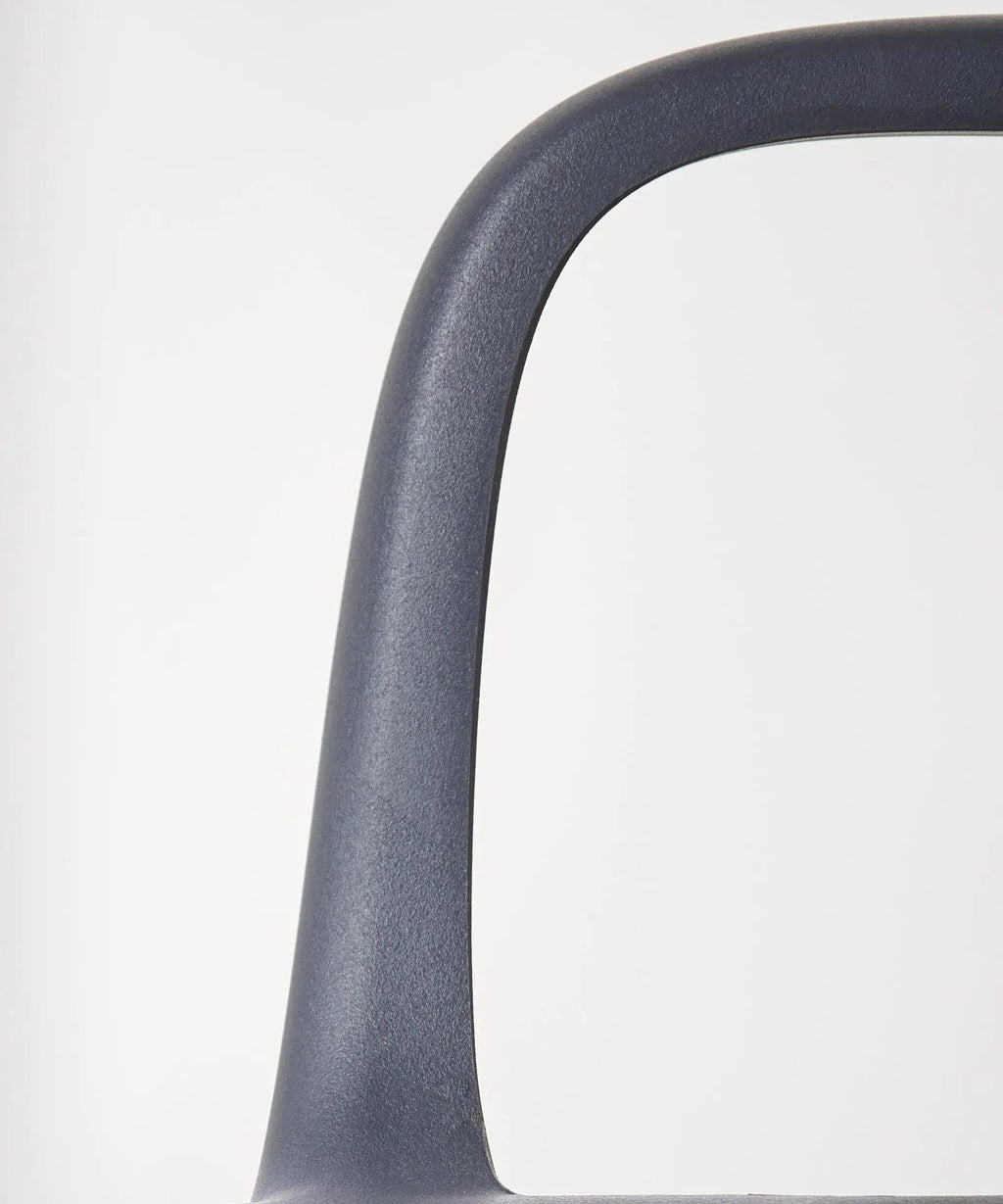 Chaise empilable en polypropylène avec accoudoirs Mila