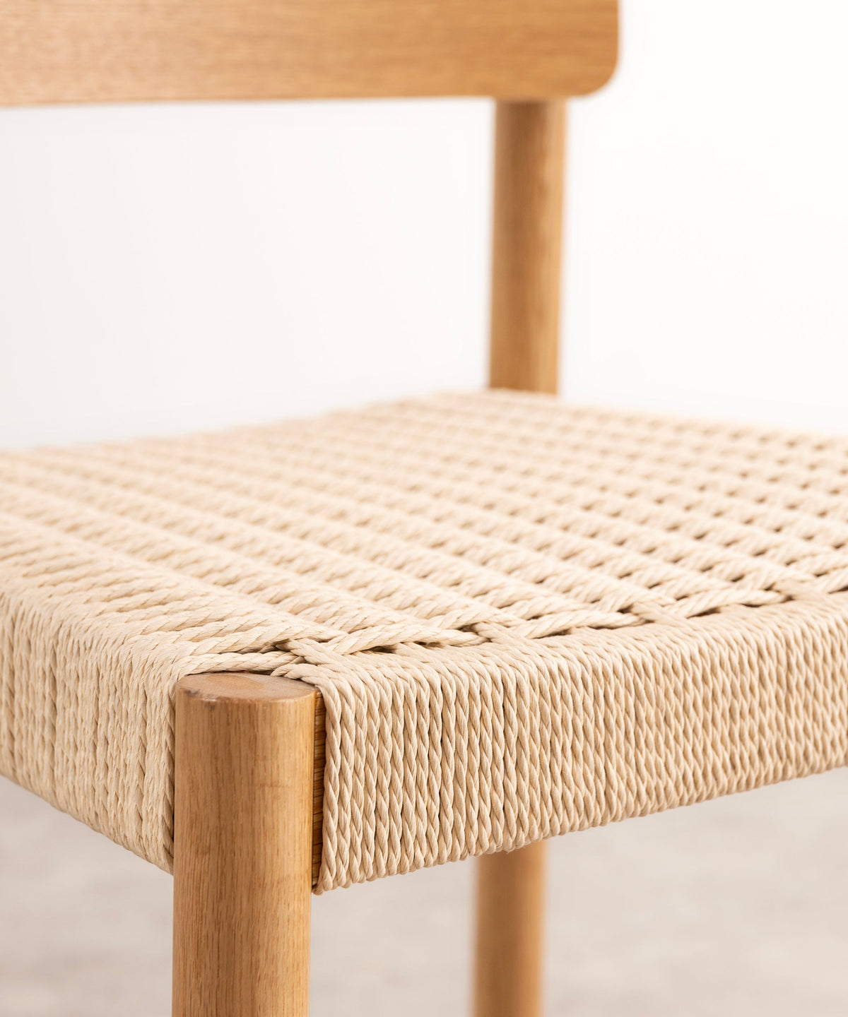 Chaise de salle à manger en bois et corde tressée Ares