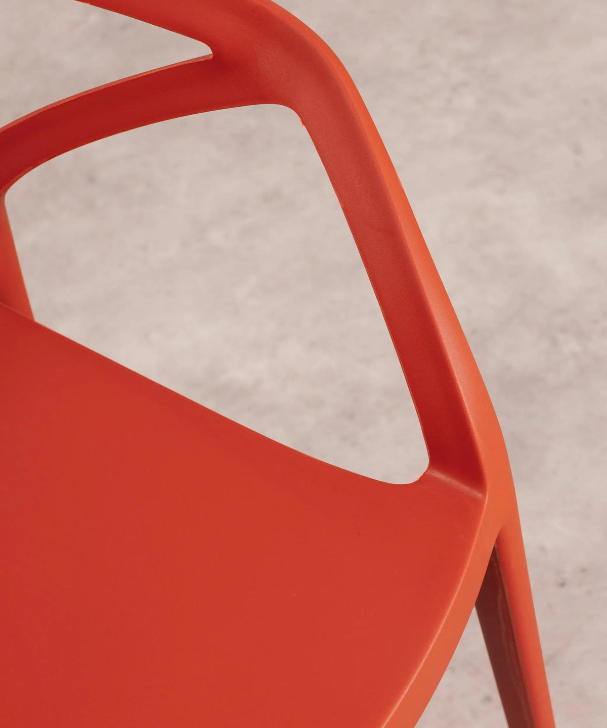 Chaise empilable Grace en polypropylène - Édition Limitée