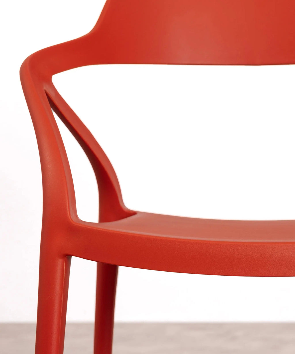 Chaise empilable Grace en polypropylène - Édition Limitée