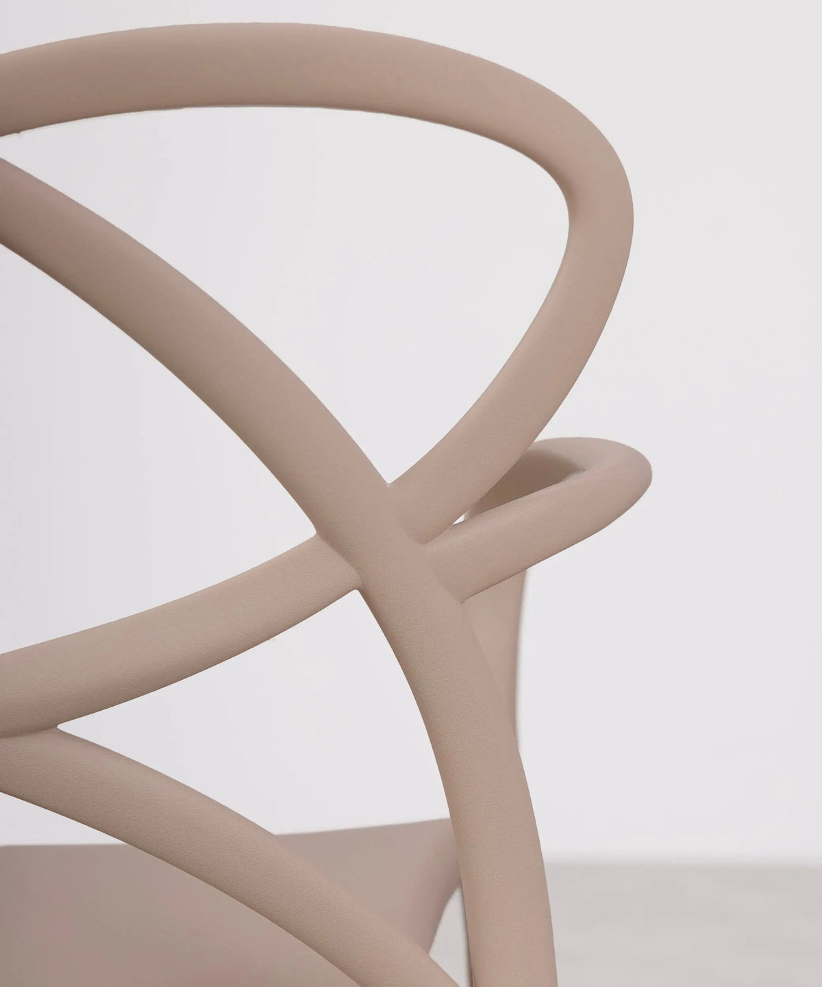 Chaise en polypropylène avec accoudoirs Maestro Arms