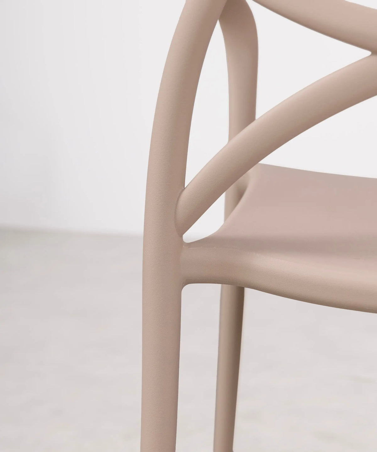 Chaise en polypropylène avec accoudoirs Maestro Arms