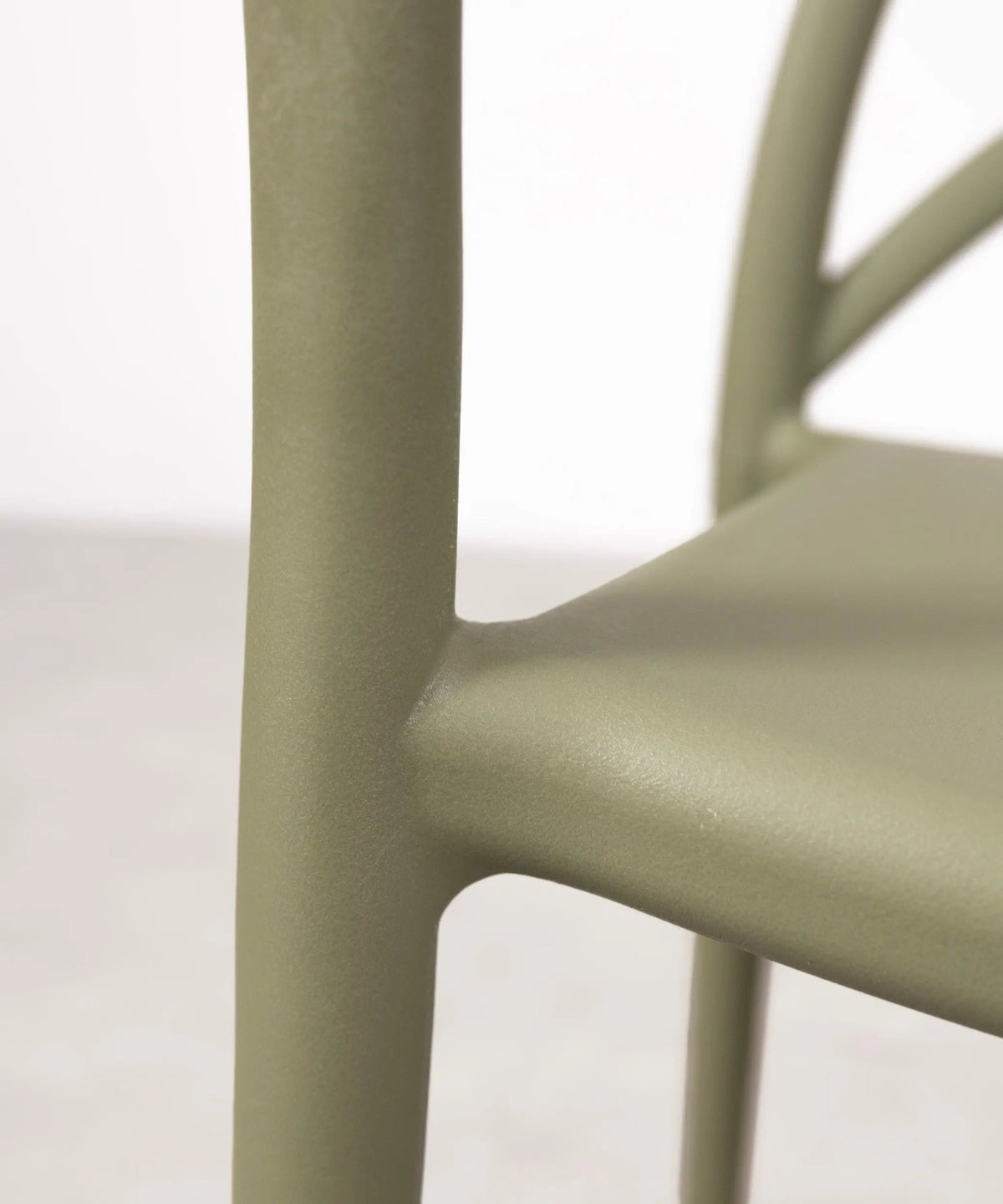 Chaise en polypropylène avec accoudoirs Maestro Arms