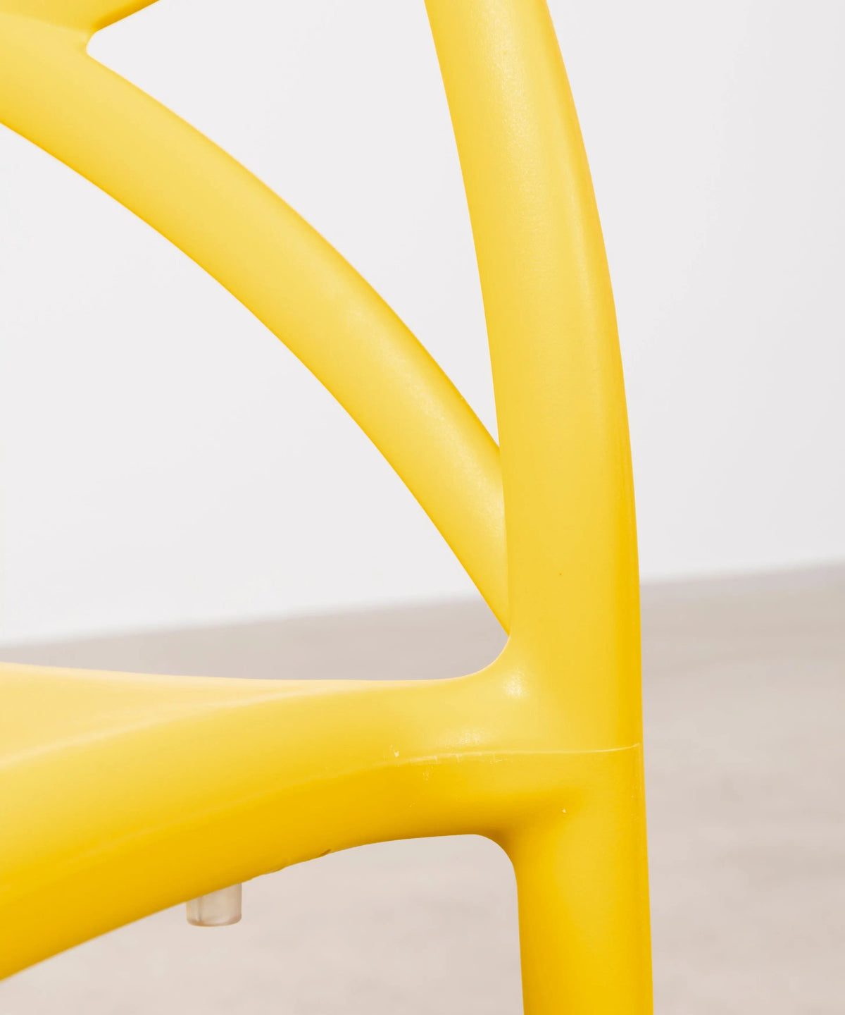 Chaise en polypropylène avec accoudoirs Maestro Arms