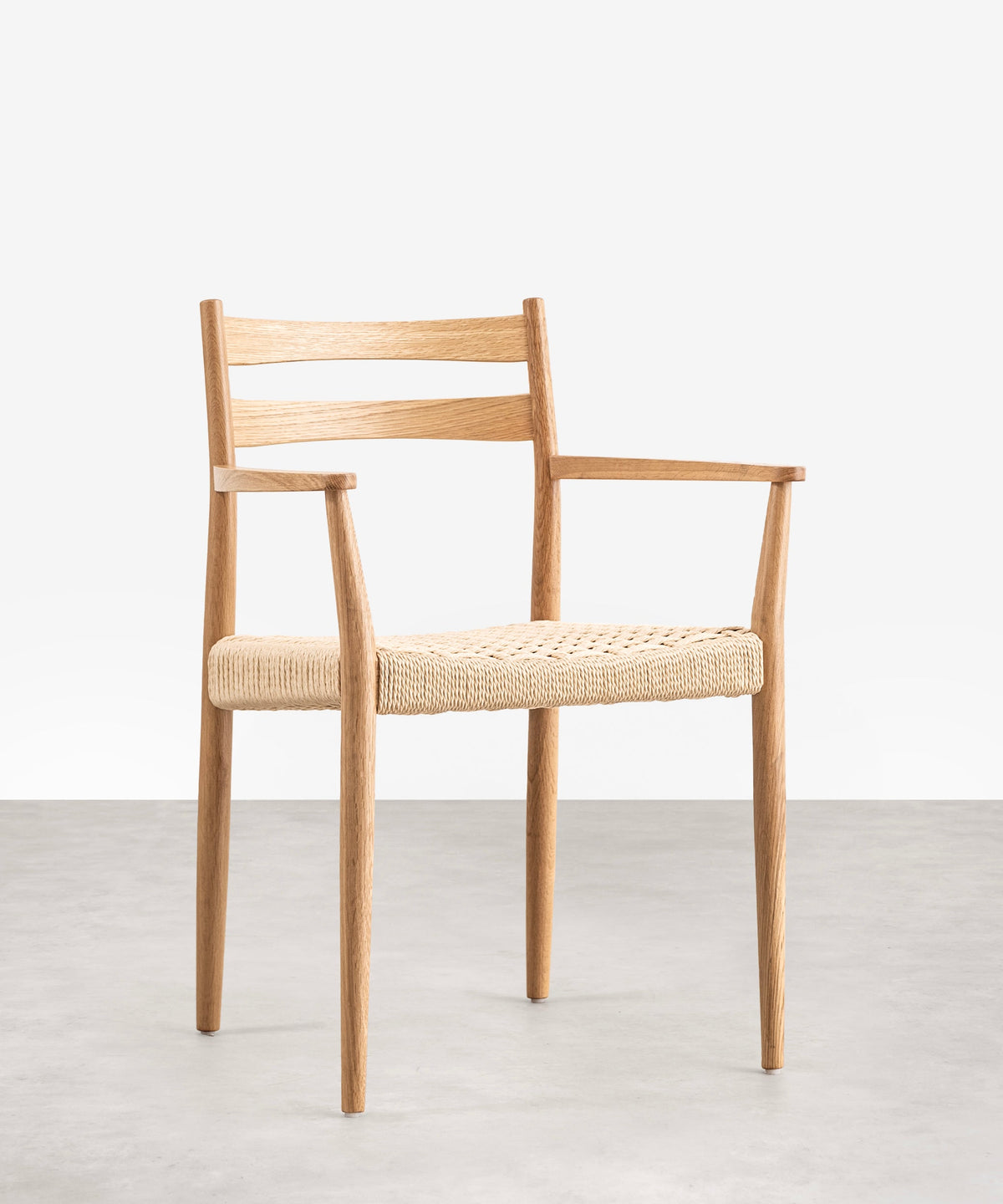 Chaise de salle à manger en bois et corde tressée Nona Arms