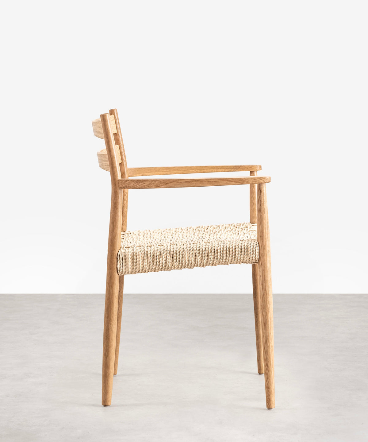 Chaise de salle à manger en bois et corde tressée Nona Arms