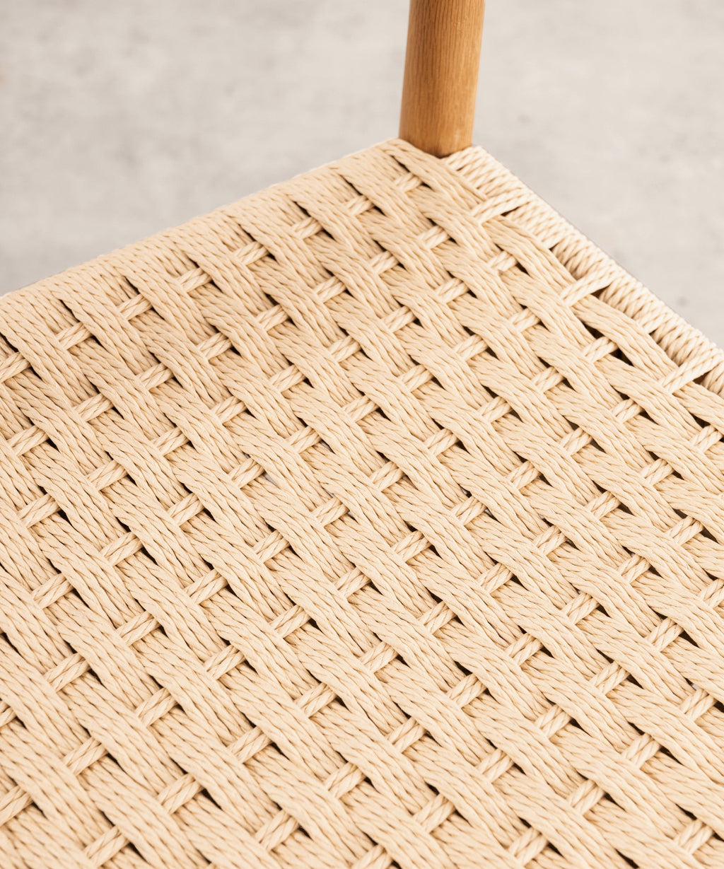 Chaise de salle à manger en bois et corde tressée Nona Arms