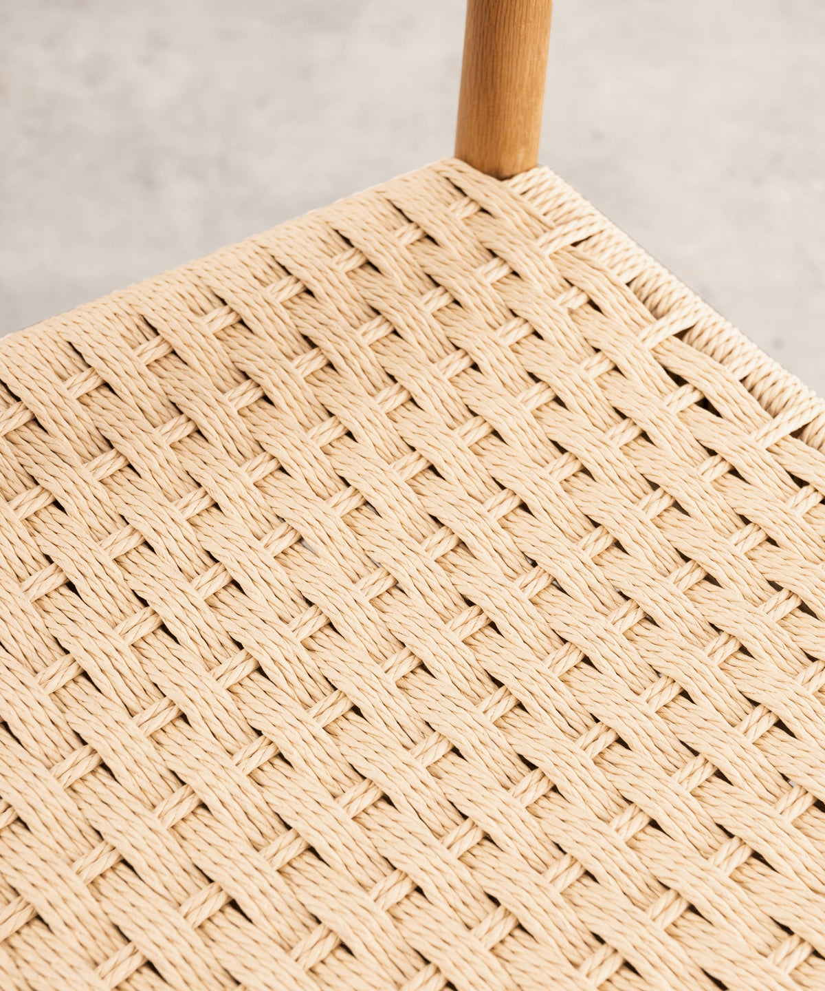 Chaise de salle à manger en bois et corde tressée Nona Arms