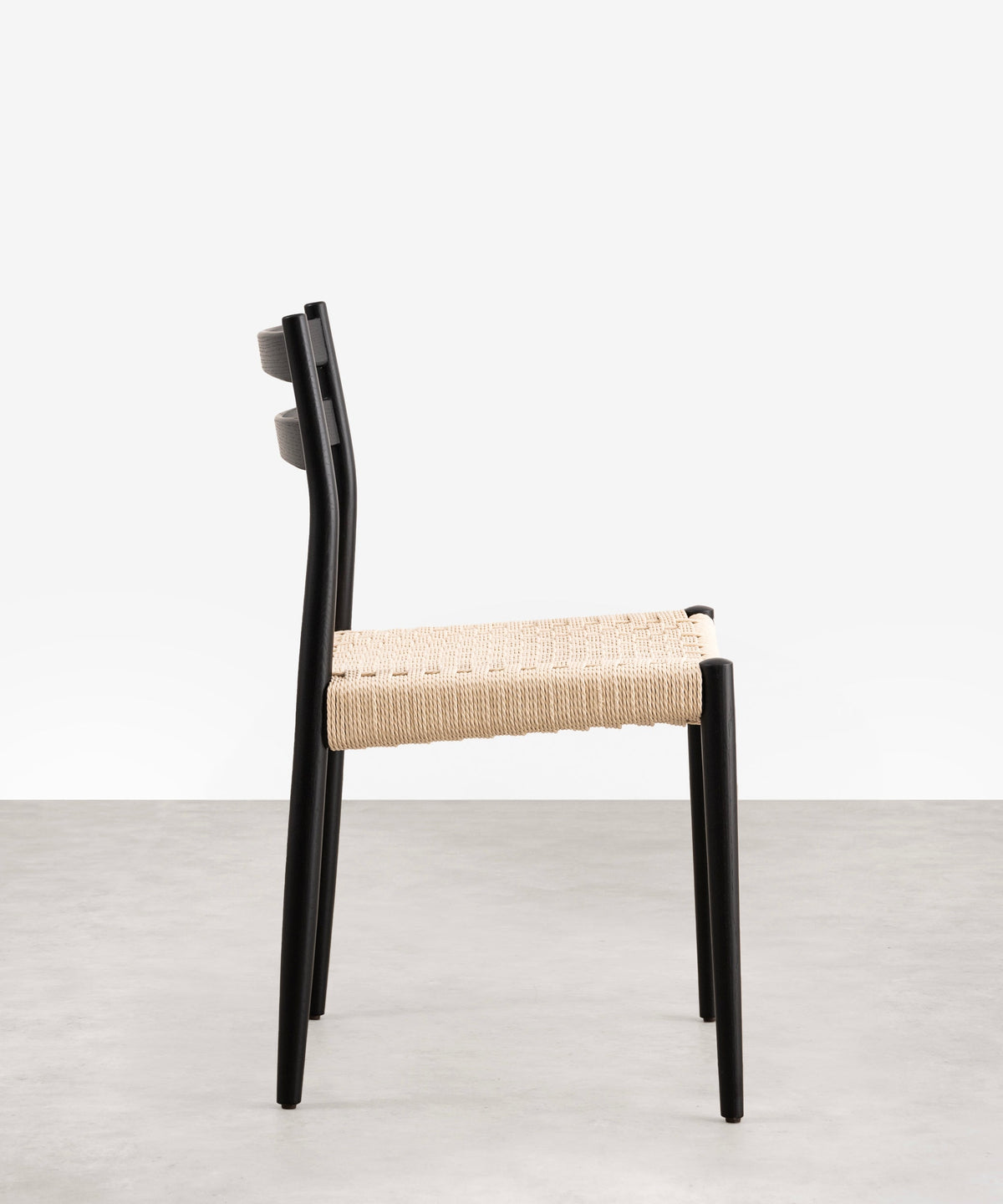Chaise de salle à manger en bois et corde tressée Nona