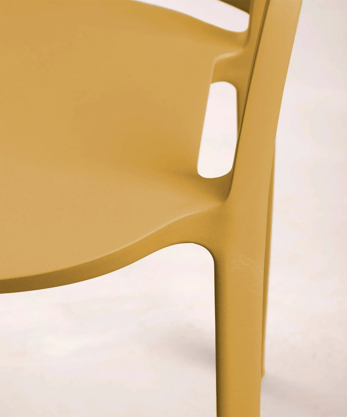 Chaise en polypropylène avec accoudoirs Pippa