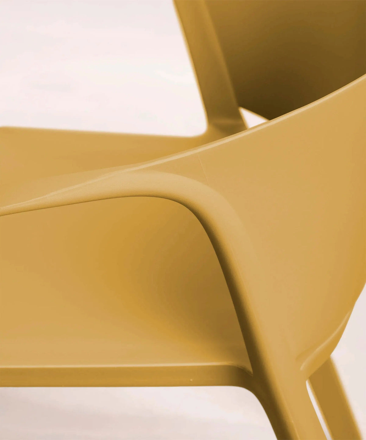 Chaise en polypropylène avec accoudoirs Pippa