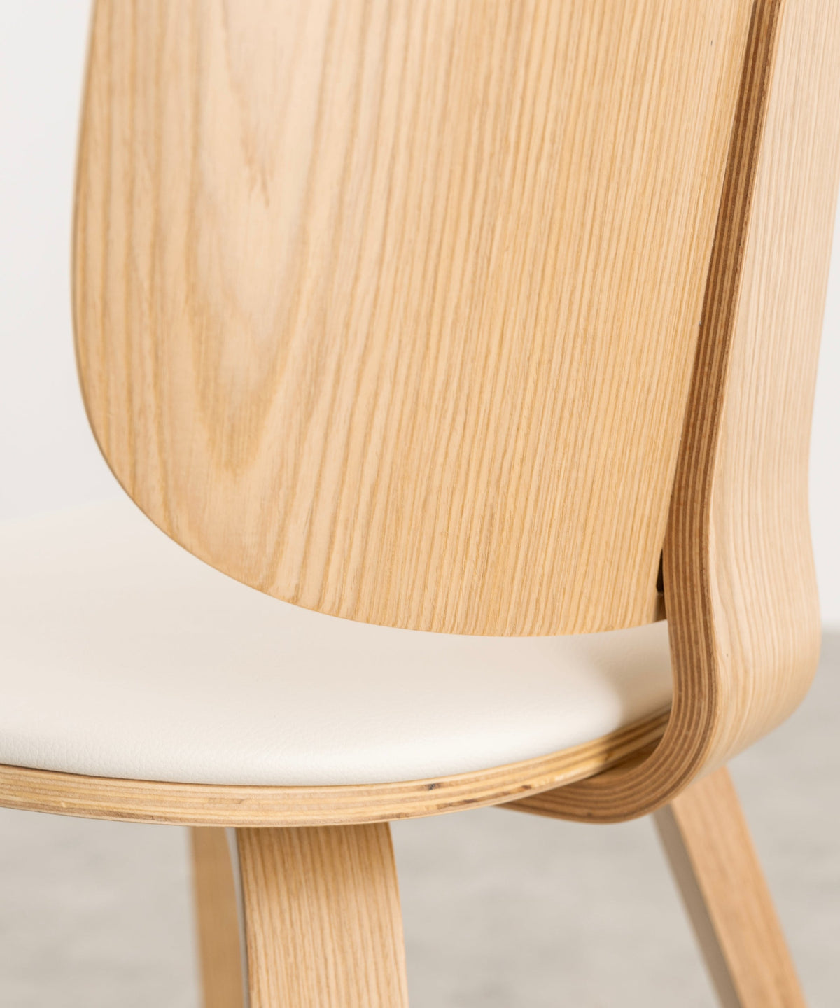 Chaise de salle à manger en bois et similicuir Anouk