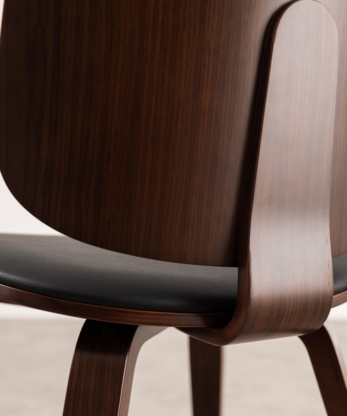 Chaise de salle à manger en bois et similicuir Anouk