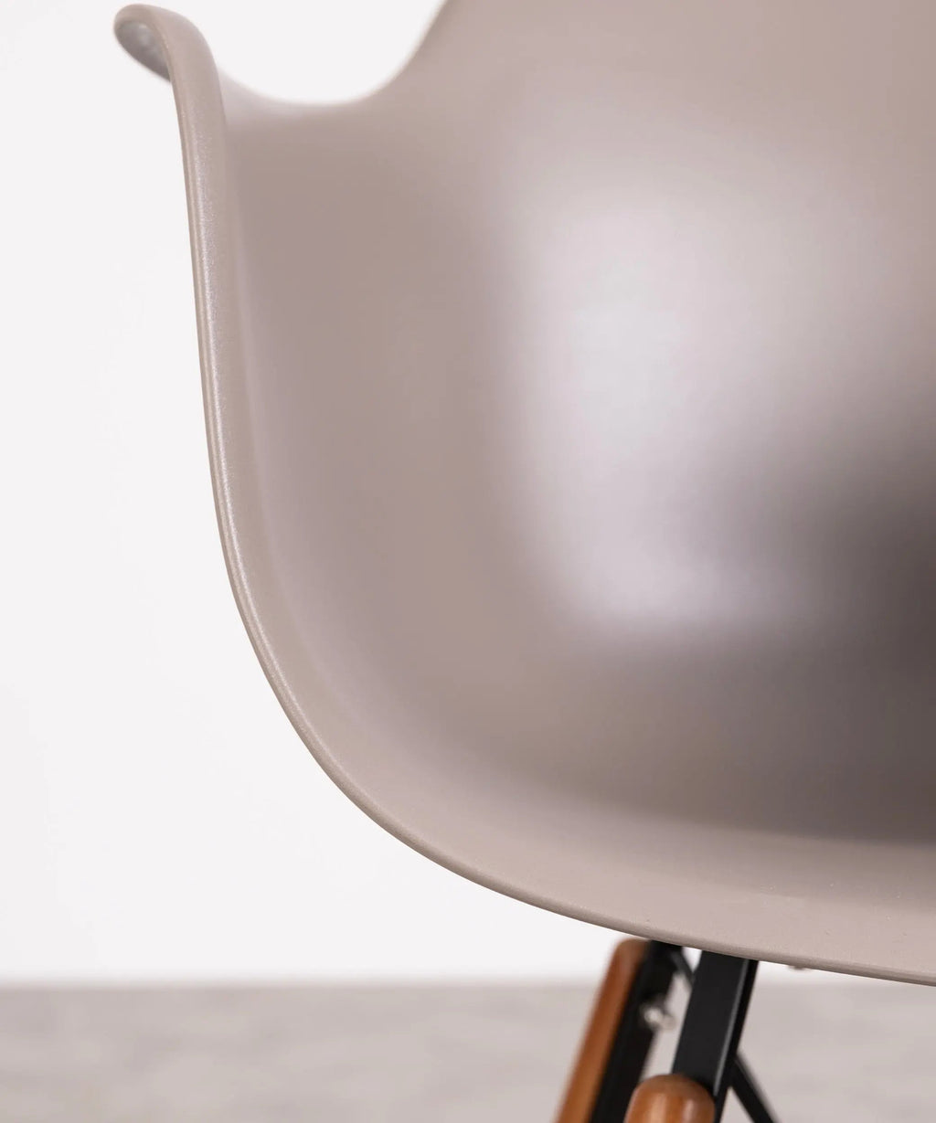 Chaise en Polypropylène et Bois avec Accoudoirs Elon Arms