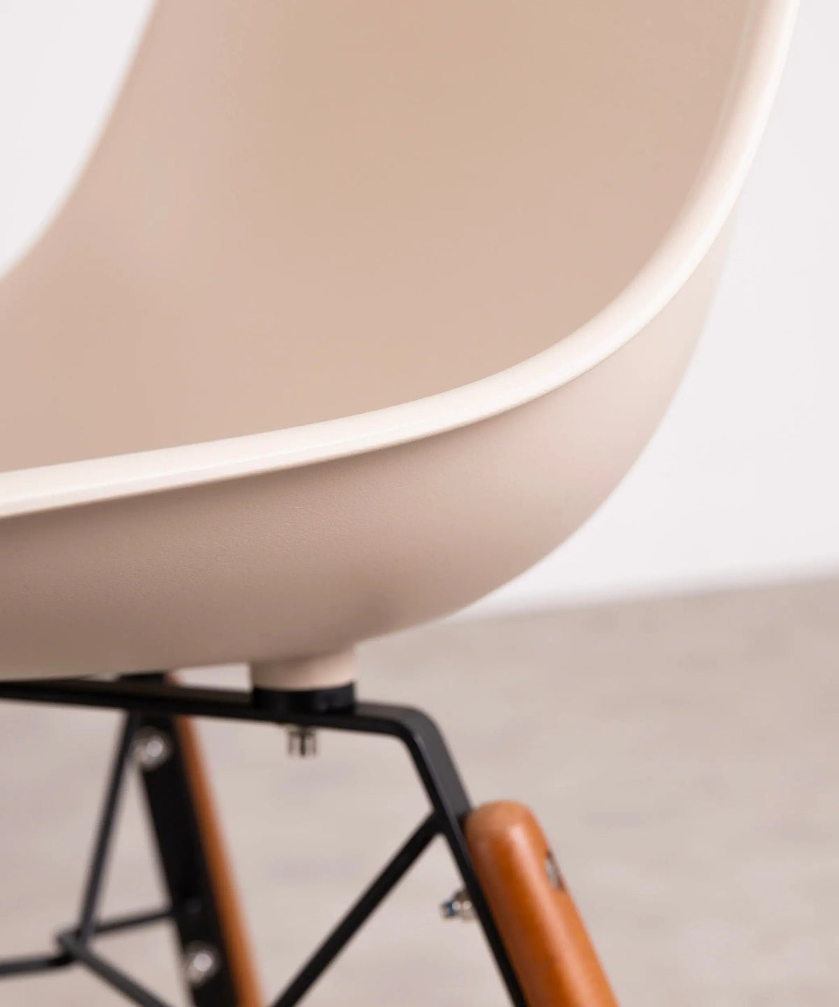 Chaise de salle à manger en polypropylène et bois Elon