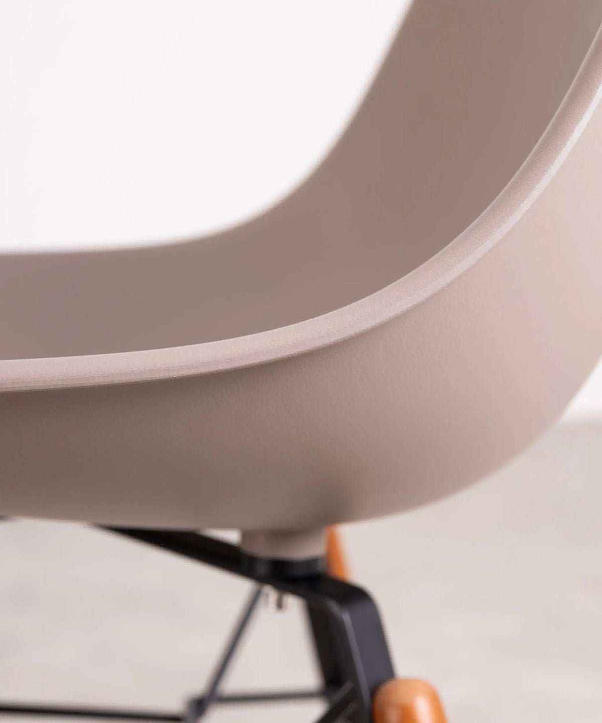 Chaise de salle à manger en polypropylène et bois Elon