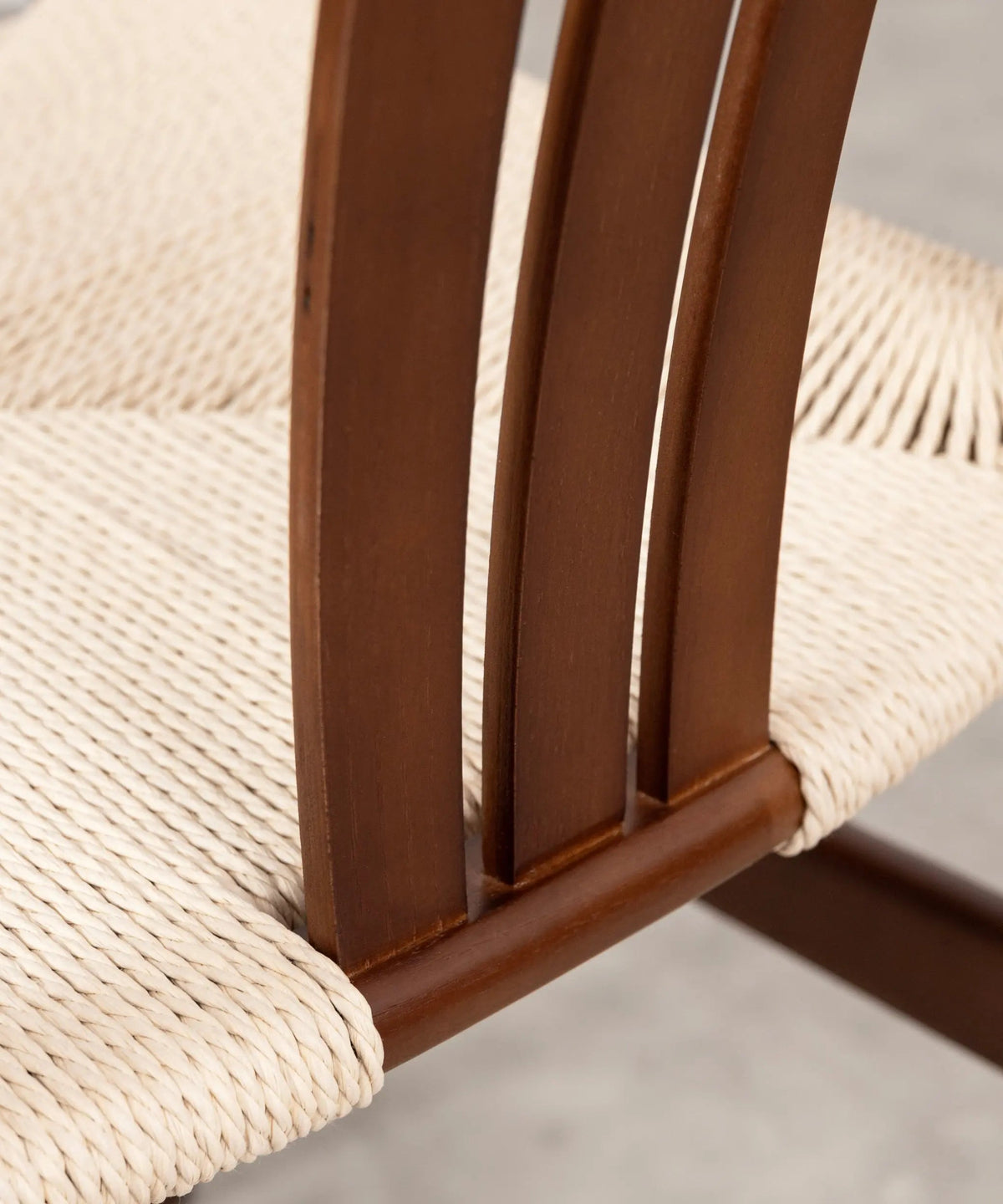 Chaise de salle à manger en bois et corde tressée Leena