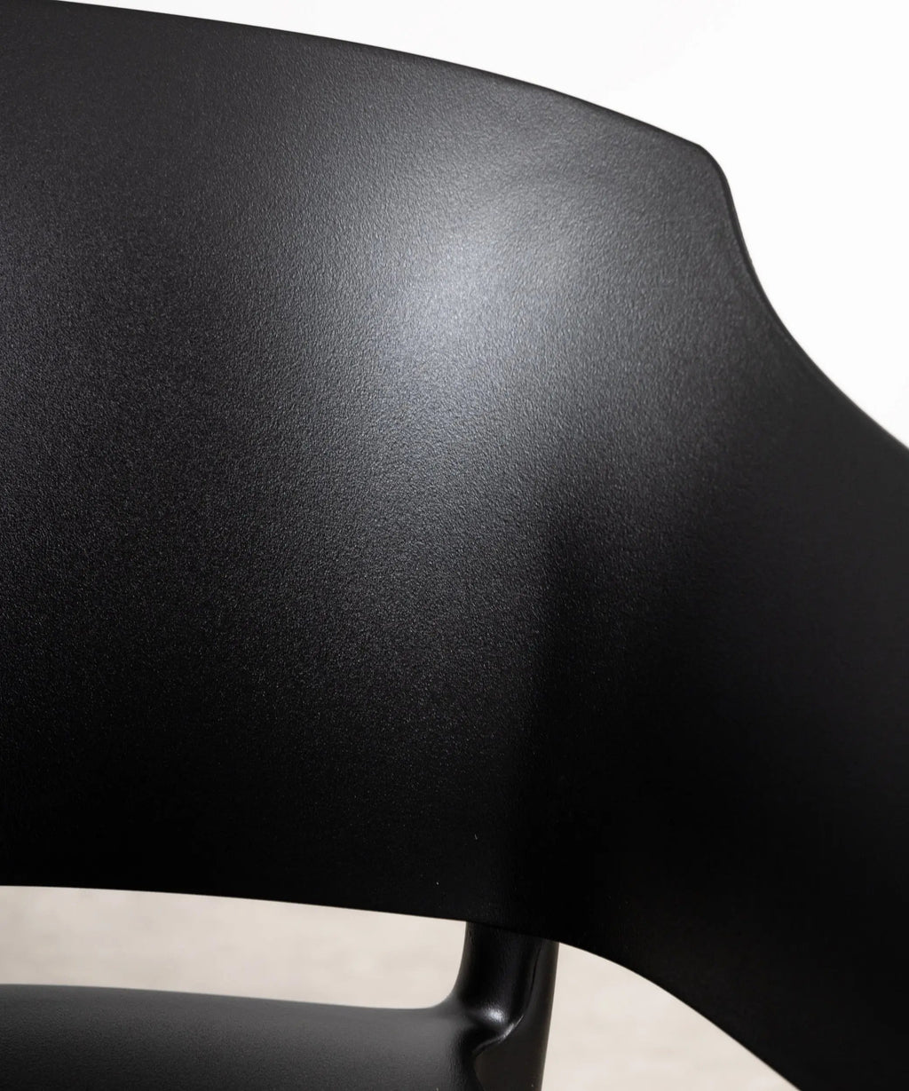 Chaise empilable en polypropylène avec accoudoirs Liam