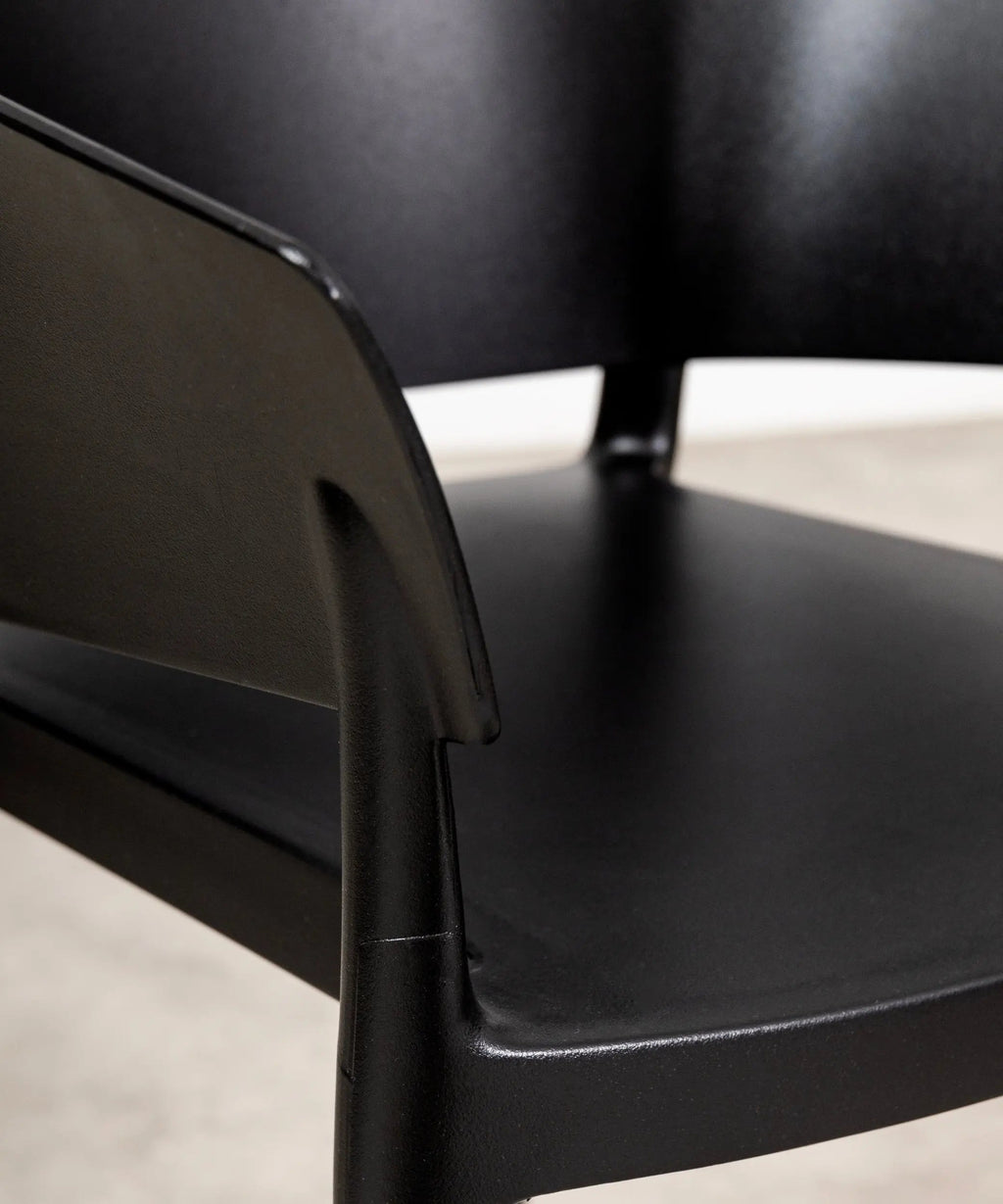 Chaise empilable en polypropylène avec accoudoirs Liam
